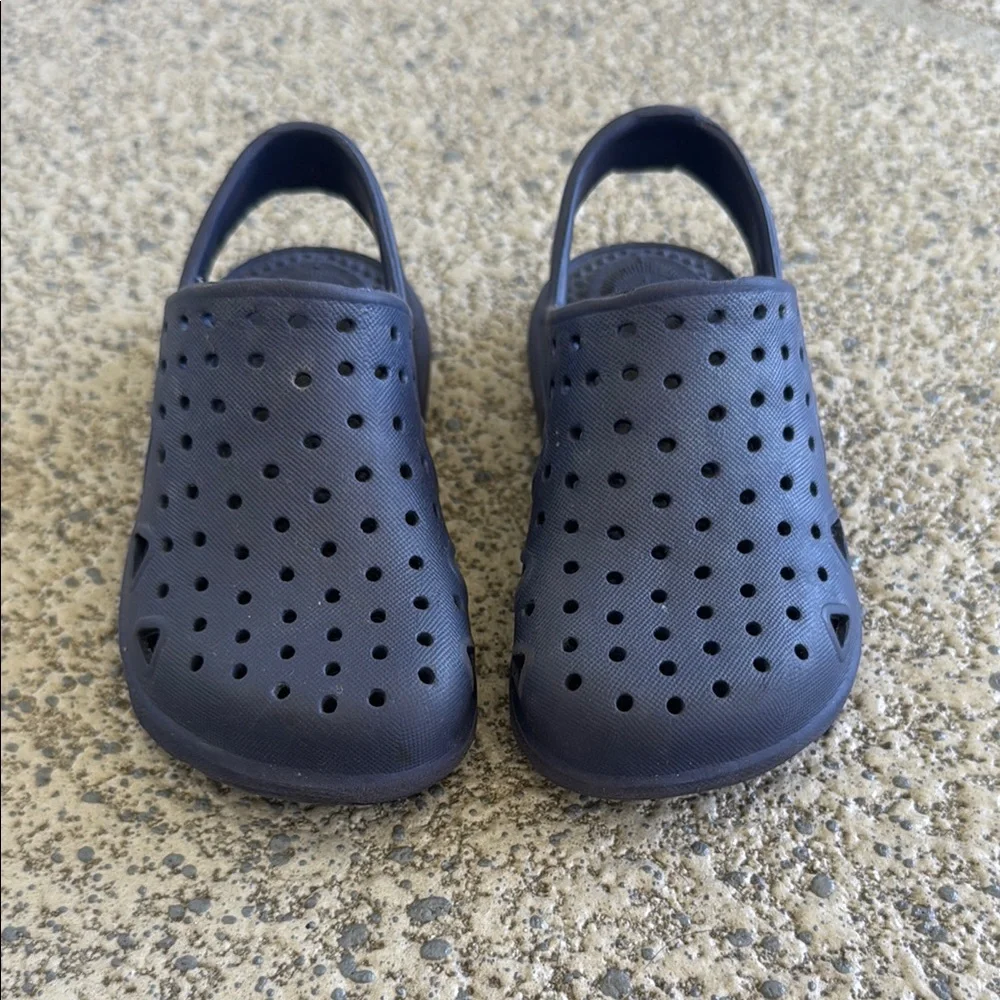 Totes Everywear kid’s navy blue casual heel strap rubber boat shoes size 5-6